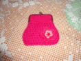 /products/carteira-rosa-choque-com-flor-/